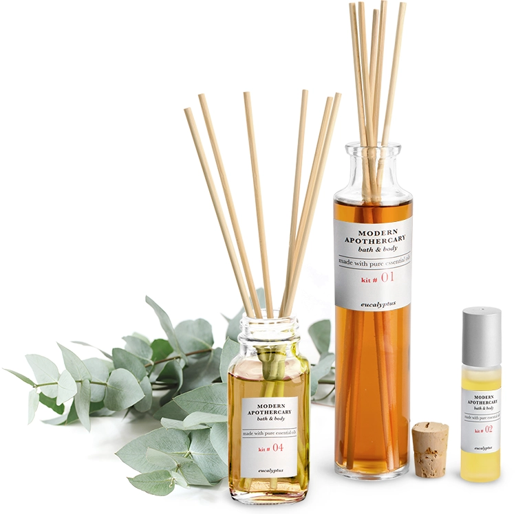 Reed Diffuser Bottle Glass Diffuser Bottles 8oz/250ml Set of 4 Empty  Essential Oil Glass Diffuser Bottles with Stoppers and Reed Sticks Clear